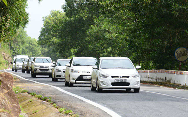 Grab car from Da Nang to Hue City Information of vehicles